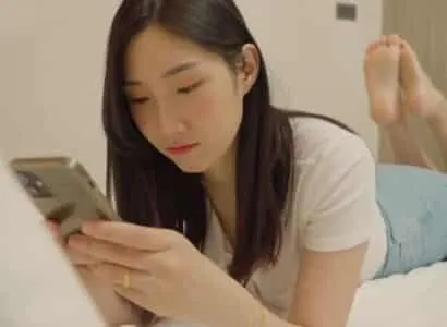 Vợ trả thù chồng bằng cuộc hẹn khách sạn với anh giao hàng – phim sex